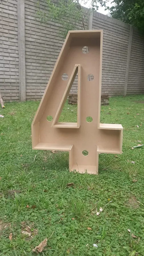 Número 4 en MDF crudo